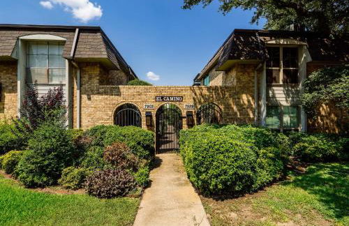 Spacious Preston Hollow Condo - Foto 29