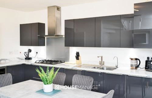 Modern Beautiful 5 bed -Sleeps 13 - Free Parking - Foto 41