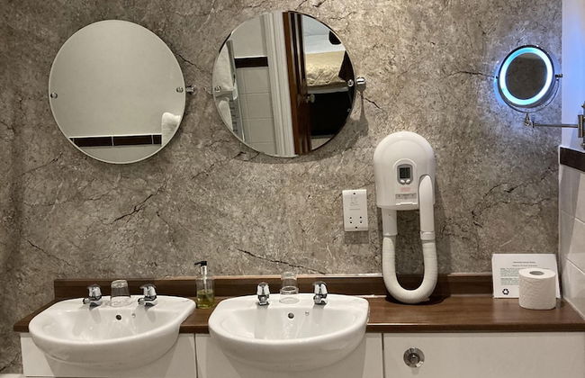 Pinewood Cottage Deluxe Self Catering Apartments - Foto 15