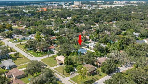 Adventure Awaits in Tampa Bay with Beautiful Decor 4BR with Backyard Oasis Near Busch Gardens & Adventure Island - Foto 4