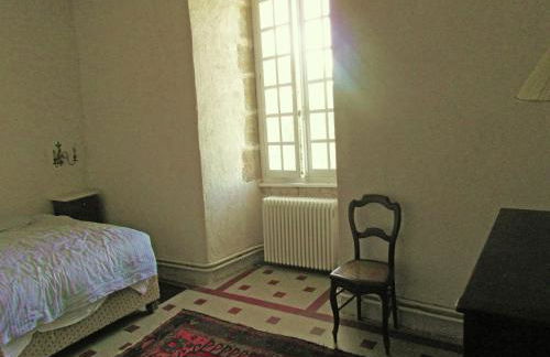 Castle in Le Veurdre near Forest and River - Foto 9