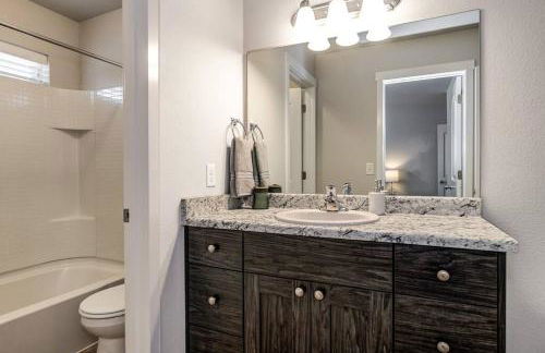 New 3 Bedroom Townhome with Mountain Views - Foto 24