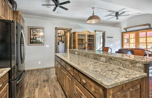 Unique Mtn Getaway with Stunning Outdoor Area! - Foto 8