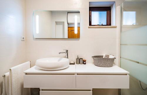 Villa Kadena - Luxury Seaside Villa with Private Heated Pool - Photo 52