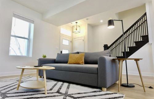 Pristine Petworth Family Home w Street Parking - Foto 13