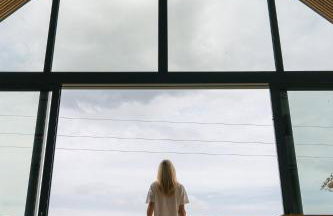 Rumiane pola - stodoła na Mazurach z widokiem na jezioro - Foto 4