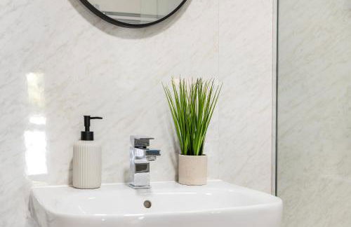 Brand New 1-Bed Flat With Free Parking - Foto 16