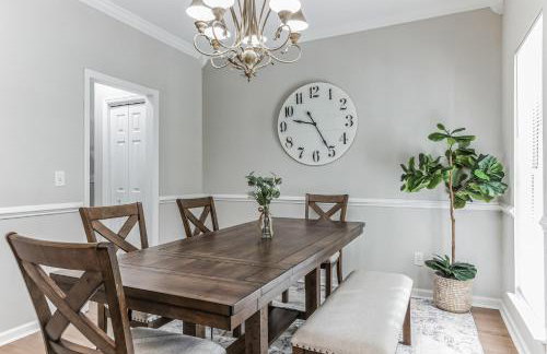 Country Haven - Hot Tub & Pool! Game Room, King Beds, Mins 2 dwtn - Foto 19