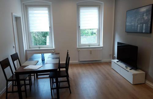 Seyfarthrooms - Crimmitschau 5 - zentrale Lage, 2 Schlafzimmer, voll ausgestattet - Photo 2