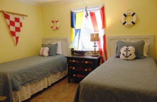 H13 Ocean Walk Resort 2bdrm 2 bath downstairs great beds Great view and always a great breeze - Foto 15