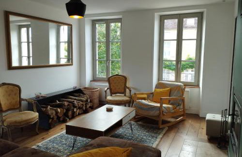 confortable maison familiale à l'entrée du village médiéval - Foto 3