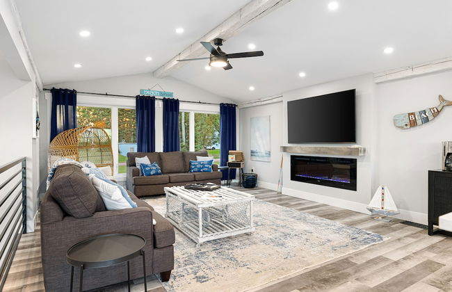 Cozy and Modern Oceanview Cottage With hot Tub - Photo 7