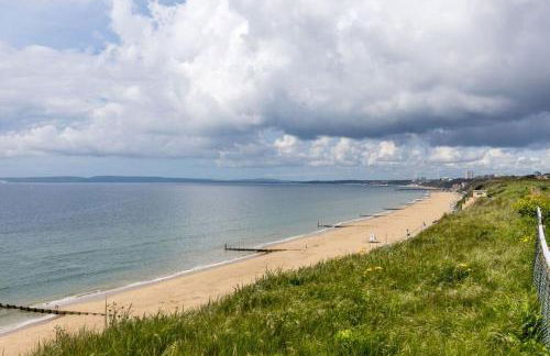 Modern 2bed Flat, Parking, Close to Beach & Shops - Photo 10