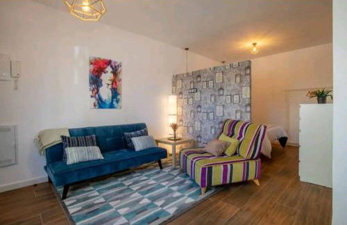 Stylish and Spacious Studio -4 minutes walk to Beach - Photo 1