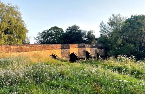 Beautiful old bank in Bakewell - Photo 14