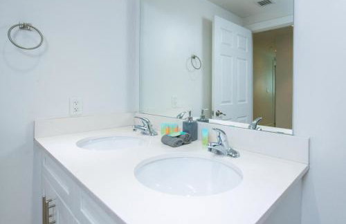 Spacious entire Apartment with Free Parking - Foto 43