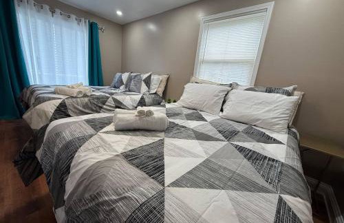 Riverview Walk to Falls Newly Renovated 4 BDRMS - Foto 8