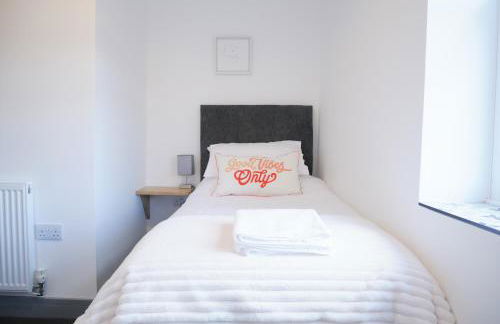 2 bed luxury duplex apartment in heart of Holt - Photo 14