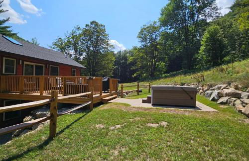 Experience the charm of Peak Hill Home, a cozy 3-BR retreat close to Ski Resort - Foto 42