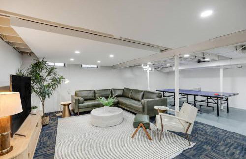 Arcade! Brand New MCM 4BR, Ping Pong, 4 Queens - Foto 12