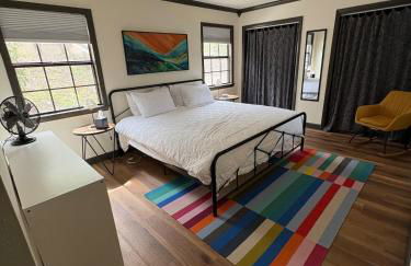 Modern Mountainside Cabin - Photo 11