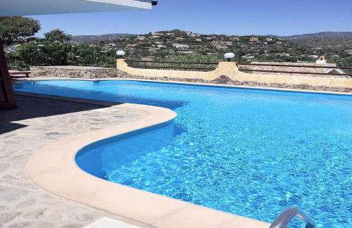 VILLA VITTORIA with LARGE PRIVATE HEATED SWIMMING POOL COMPLETE with HIDROMASSAGE FOR EXCLUSIVE USE , SEA and BEACH VIEW, 150 METERS FROM THE BEACH, POOL SURFACE 60 mq, POOL DEPTH 140 cm , FREE PARKING AND WIFI - Foto 9