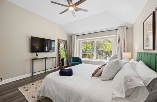 Artist Retreat at Cypress Creek - Hotub - Sleeps 9 - Photo 18