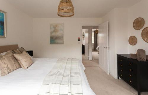 Runcorn Spacious Modern 3 bedroom House, 4 beds, On site Parking, Long stay deals - Foto 21