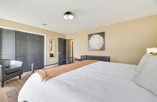 Luxe Lrg Pocono House for 18 Hot Tub/Gameroom/Pool - Foto 37