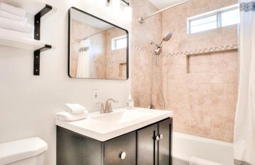 Beachside Bliss Spacious 3BR Retreat, Steps to Ocean - Foto 10