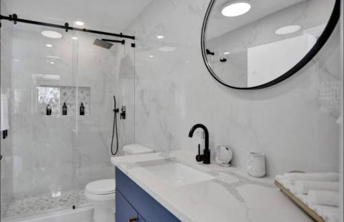 Modern 4 Bedroom -Kosher - Heated Pool - Game Room - Foto 18