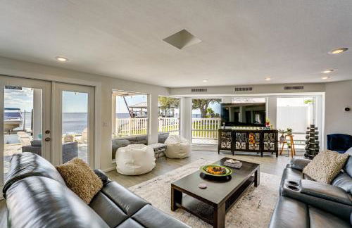 Luxurious Waterfront Home, 4 Mi to Sponge Docks! - Foto 5