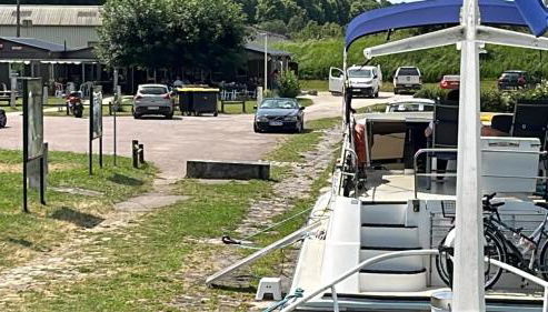 L'Amazone - bateau à quai sur le canal de bourgogne - Foto 2