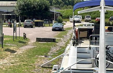 L'Amazone - bateau à quai sur le canal de bourgogne - Foto 2