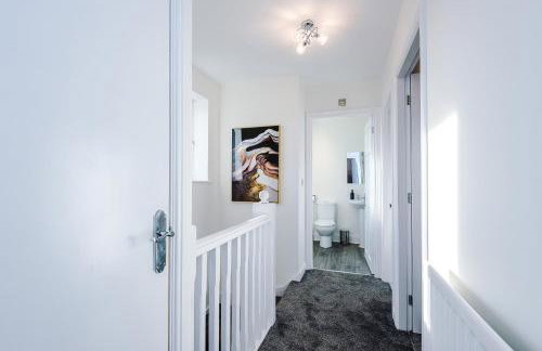 NEW!- GORTON PLACE By Greenstay Serviced Accommodation - 4 Bed 3 Bath House In Manchester - FREE Parking - FAST 250 Mbps Wi-Fi - Ideal for Contractors, Business Travellers & Relocations - Close to City Centre, Airport, Etihad Stadium - LONG STAYS WELCOME - Foto 12