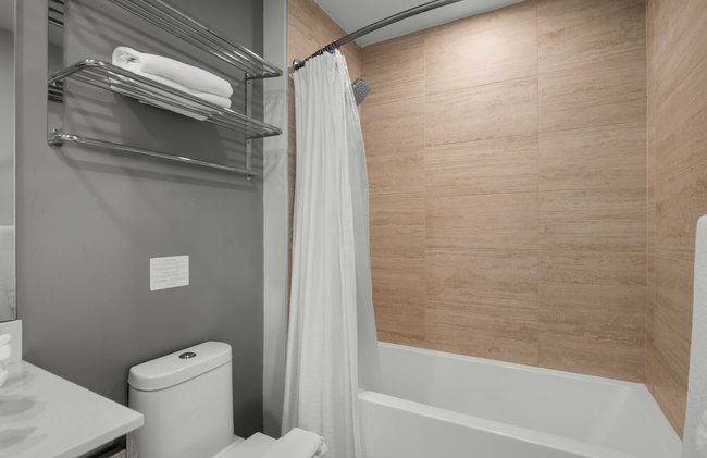 Poolside District Condo - We Host - Foto 61