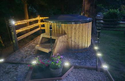 Brewers Bolt Cozy Unique Shepherds Hut - Hot Tub! - Photo 3