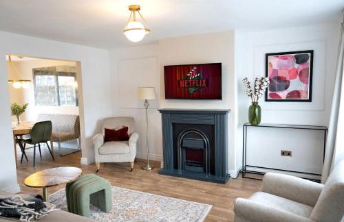 4BR Home and Parking with CCTV Contractors & Family - Photo 4