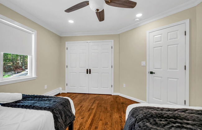 Family Retreat With Autumn Views and Fireplace - Photo 39