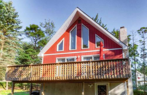 Beautiful Chalet with Hot Tub & Sauna in Poconos - Foto 1