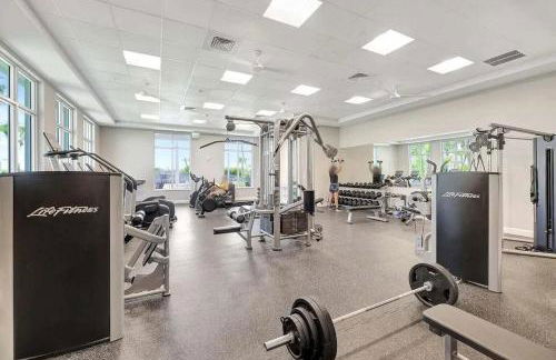 Chic Ocean Getaway - Walk to Beach, Pool & Hot Tub - Foto 22