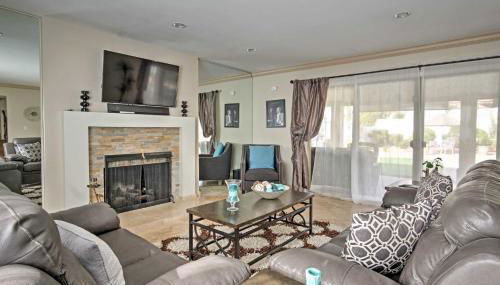 Stunning Home with Private Oasis - 1 half Mile to Strip - Foto 3