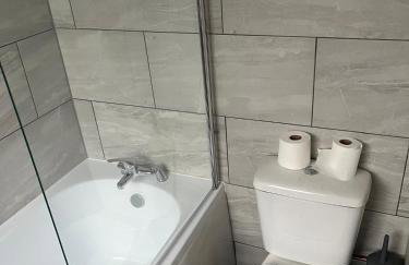 Modernised 4bed stay-away-home in Runcorn sleeps 7 - Foto 8