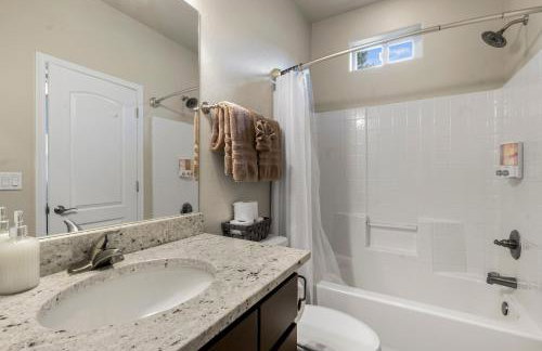 Mountain Peaks Getaway 4BR4BA Pet-Friendly Central AC Near Downtown Trails - Foto 33