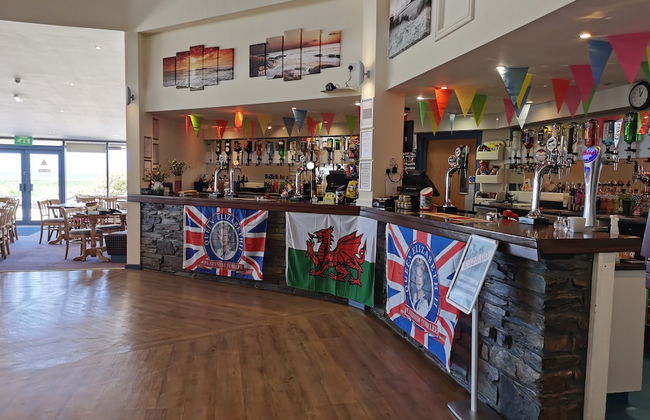 Snowdonia Holiday Sea Beach and Mountains View - Photo 28