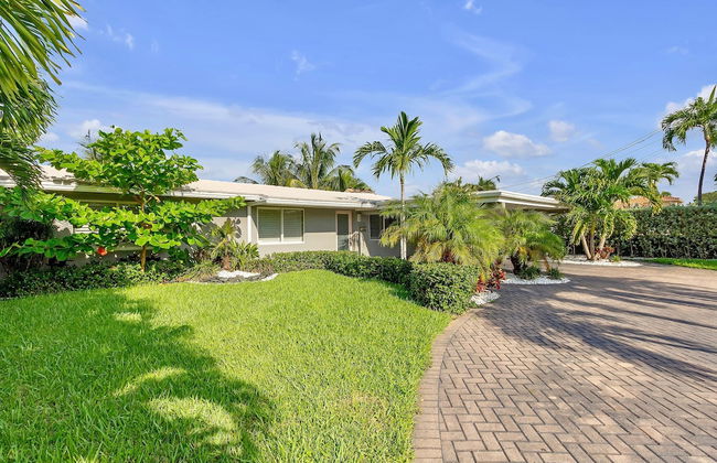 Flirty Flamingo Colorful Waterfront Escape w Pool - Foto 19