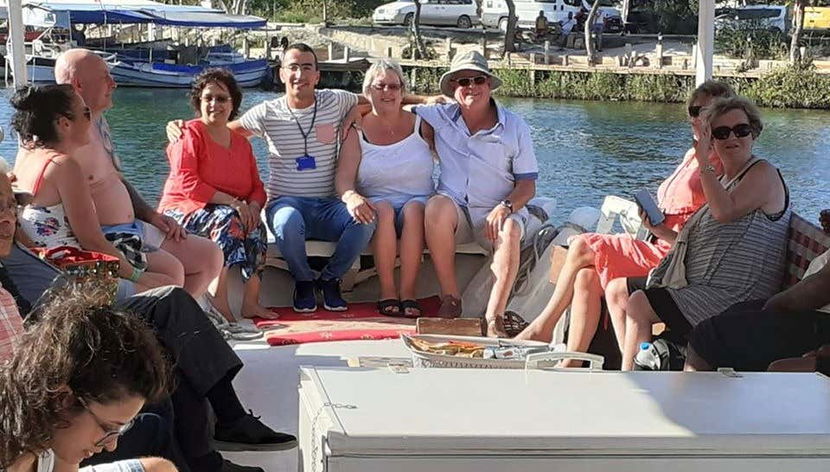 Turisti a bordo dell'imbarcazione