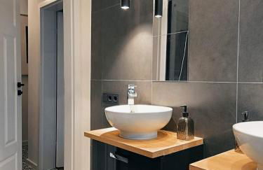 Gallery Room 01 - Photo 17