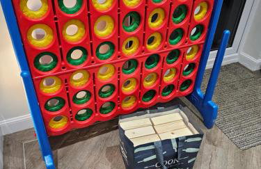 The Neal's 4 Bedroom House in Buxton Sleeps 8 - Photo 5