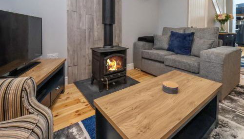 The Dollhouse - Photo 4